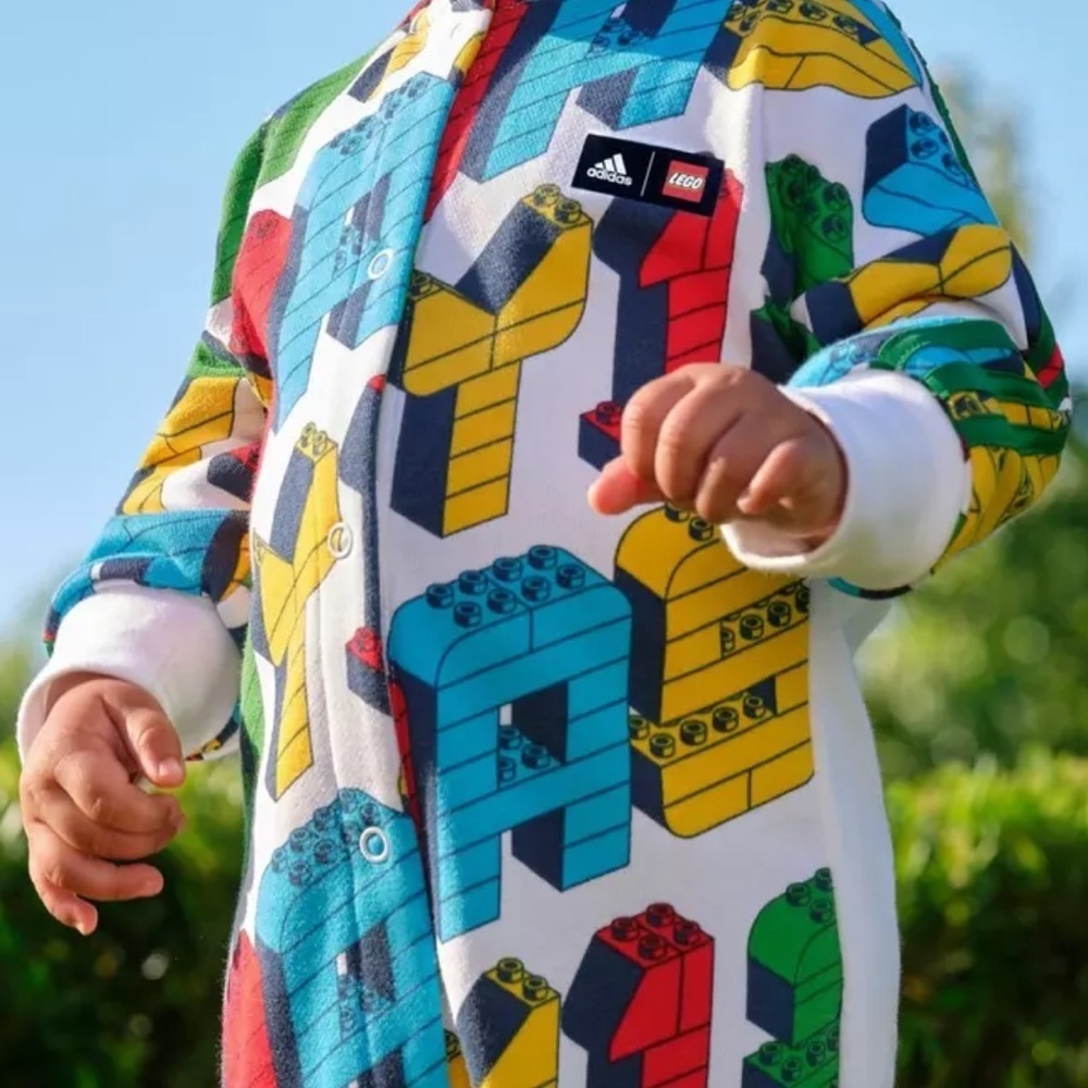 New Adidas Lego One-piece 4T - Picture 4 of 8